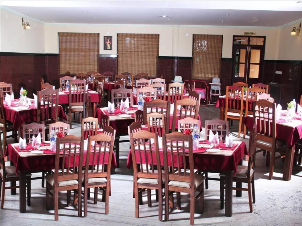 Nirmallyam Residency Hotel Edappal Экстерьер фото